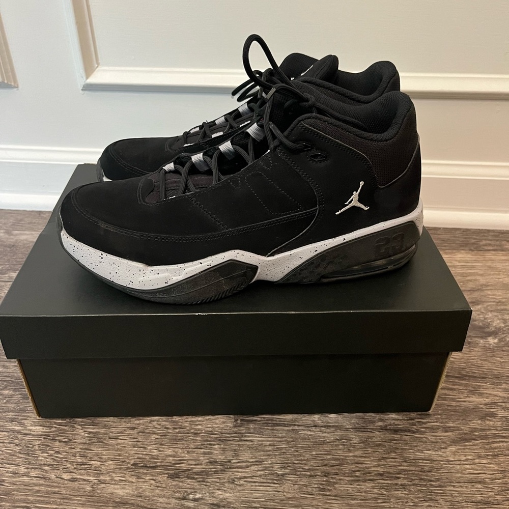 Men’s size 10 black and gray Nike air Jordan Mae Aura 3 with original box vguc